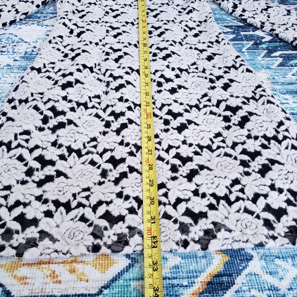 Black and white lace pattern dress or tunic - Picture 4 of 8